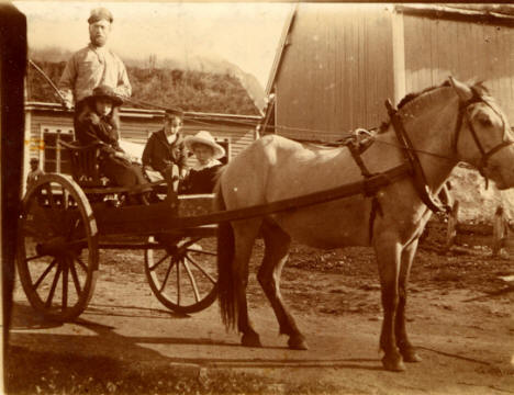 Mary, Bertha & Arnold Spence Watson, in a stolkjoere in Norway